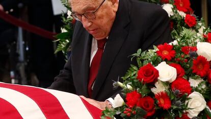 Henry Kissinger, que fue secretario de Estado de EE UU, en 2018, en un funeral por John McCain, en Washington.