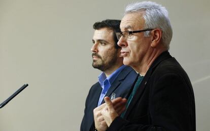 Cayo Lara y Alberto Garzón en rueda de prensa en el Consejo de los Diputados.