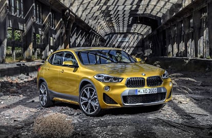 BMW X2.