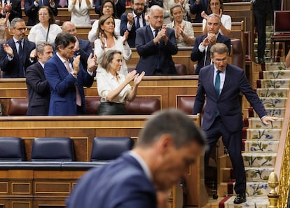 Pedro Sánchez y Alberto Núñez Feijóo, durante la sesión de investidura de este último el pasado 27 de septiembre en el Congreso.