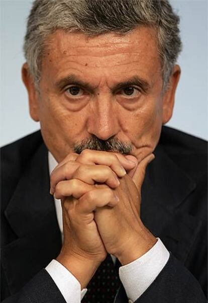 Massimo D'Alema, ministro de Exteriores italiano.