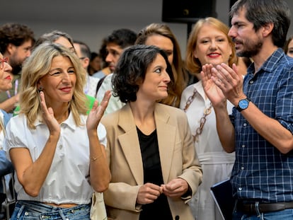 La líder de Sumar, Yolanda Díaz (izquierda), y el portavoz de Sumar y el portavoz del partido, Ernest Urtasun (derecha), este sábado en Madrid.