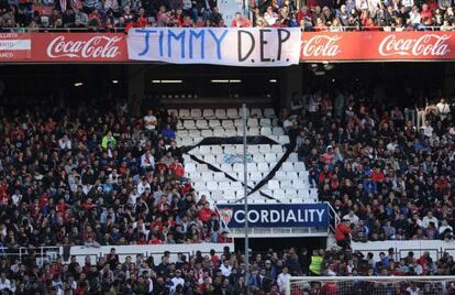 Aficionados del Sevilla recuerdan al ultra fallecido en Madrid