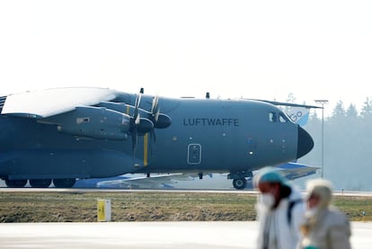 Un Airbus A400M de la Fuerza Aérea alemana aterriza en el aeropuerto de Kaunas, en Lituania, el pasado 14 de febrero.