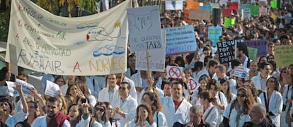 Médicos residentes se manifiestan en Sevilla el 19 de noviembre, el primer día de la huelga.