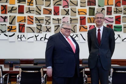 Agustín Carstens, director gerente del  Banco Internacional  de Pagos y Pablo Hernández de Cos, Gobernador del Banco de España.