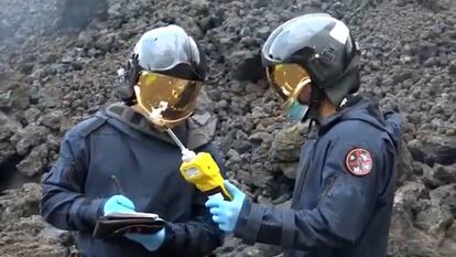 La UME mide los gases del volcán de La Palma.