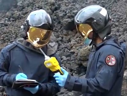 La UME mide los gases del volcán de La Palma. 