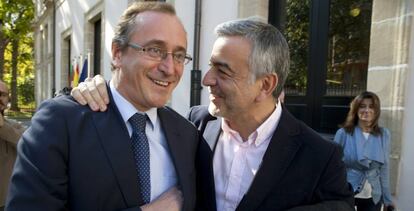 Alfonso Alonso i el secretari general del PP alabès, Javier de Andrés.