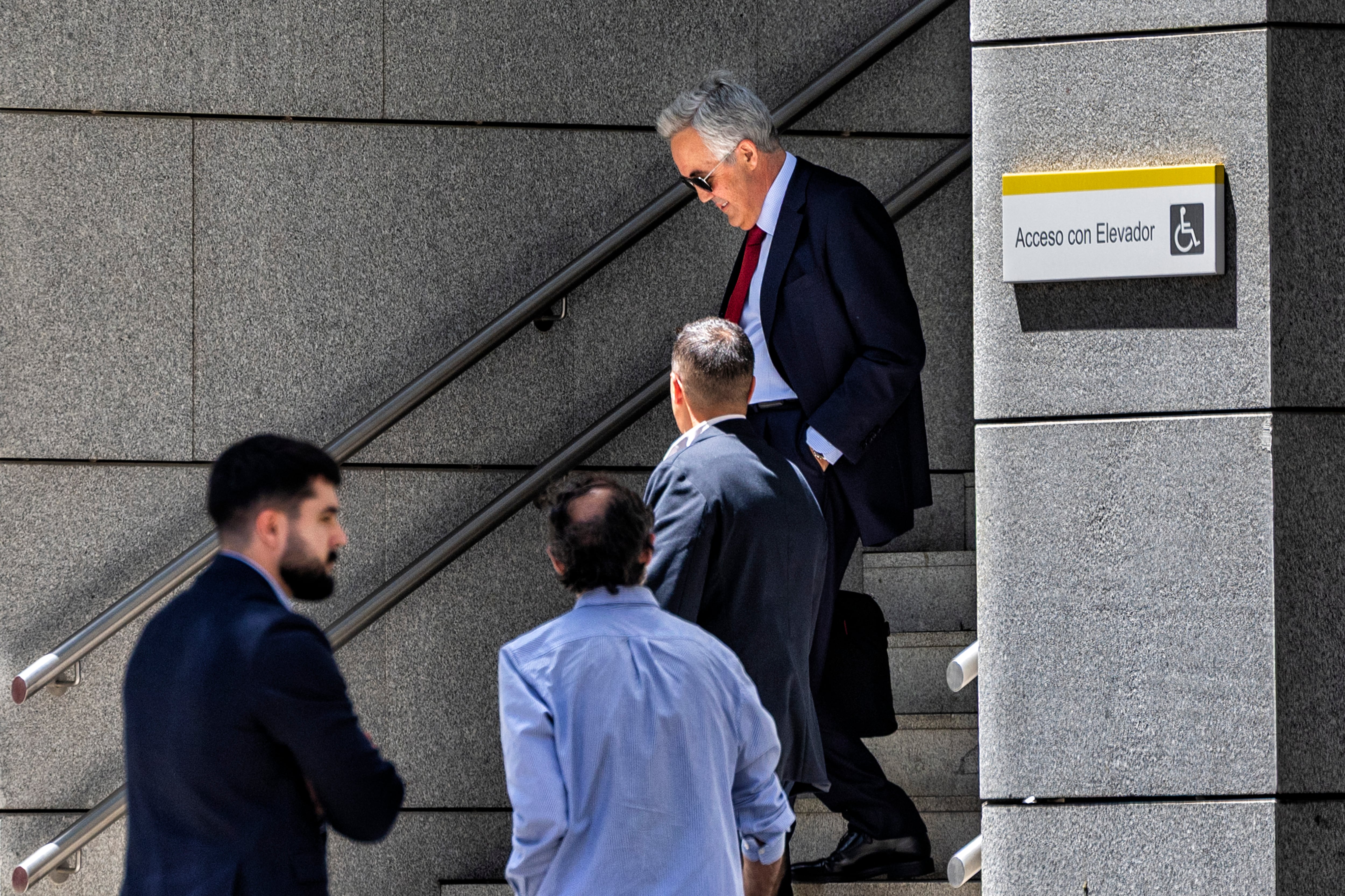 El juez José Luis Calama sale de la Audiencia Nacional de Madrid, el martes.