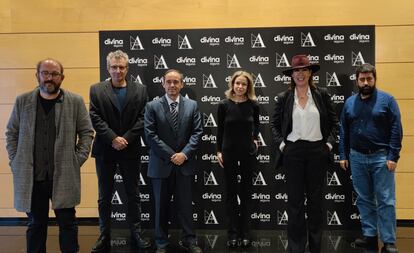 Tras la presentación del concurso de cortos en Madrid se celebró un coloquio. De izquierda a derecha, el realizador Borja Cobeaga; Mariano Barroso, presidente de la Academia del Cine; Armando Nieto, presidente de Divina Seguros; las actrices Silvia Abascal y Mabel Lozano, y David Rodríguez, de la comisión permanente de cortos de los Goya.