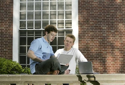 Mark Zuckerberg y Chris Hughes, en 2004.