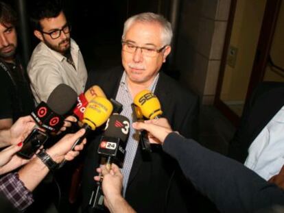 El ex alcalde de Reus, Lluís Miquel Pérez, a la salida del juzgado.
