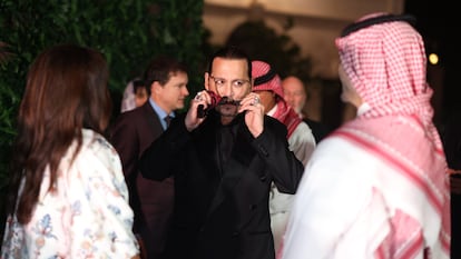 Johnny Depp asiste a la proyección de la noche inaugural en el Festival Internacional de Cine del Mar Rojo, el 30 de noviembre de 2023, en Yeda, Arabia Saudí.