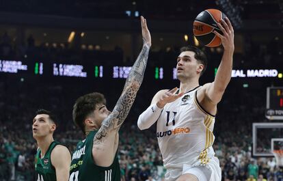 Hezonja, ante Juancho Hernangómez.