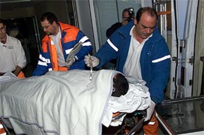 El presunto autor de la muerte de su mujer y sus tres hijos en Tuejar (Valencia) es trasladado sedado al Hospital General de Valencia.
