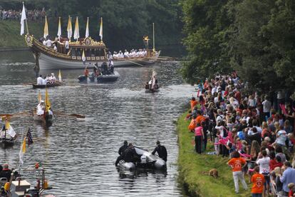 La seguridad ha estado presente a lo largo de todo el recorrido de 'Gloriana' por el río Támesis.