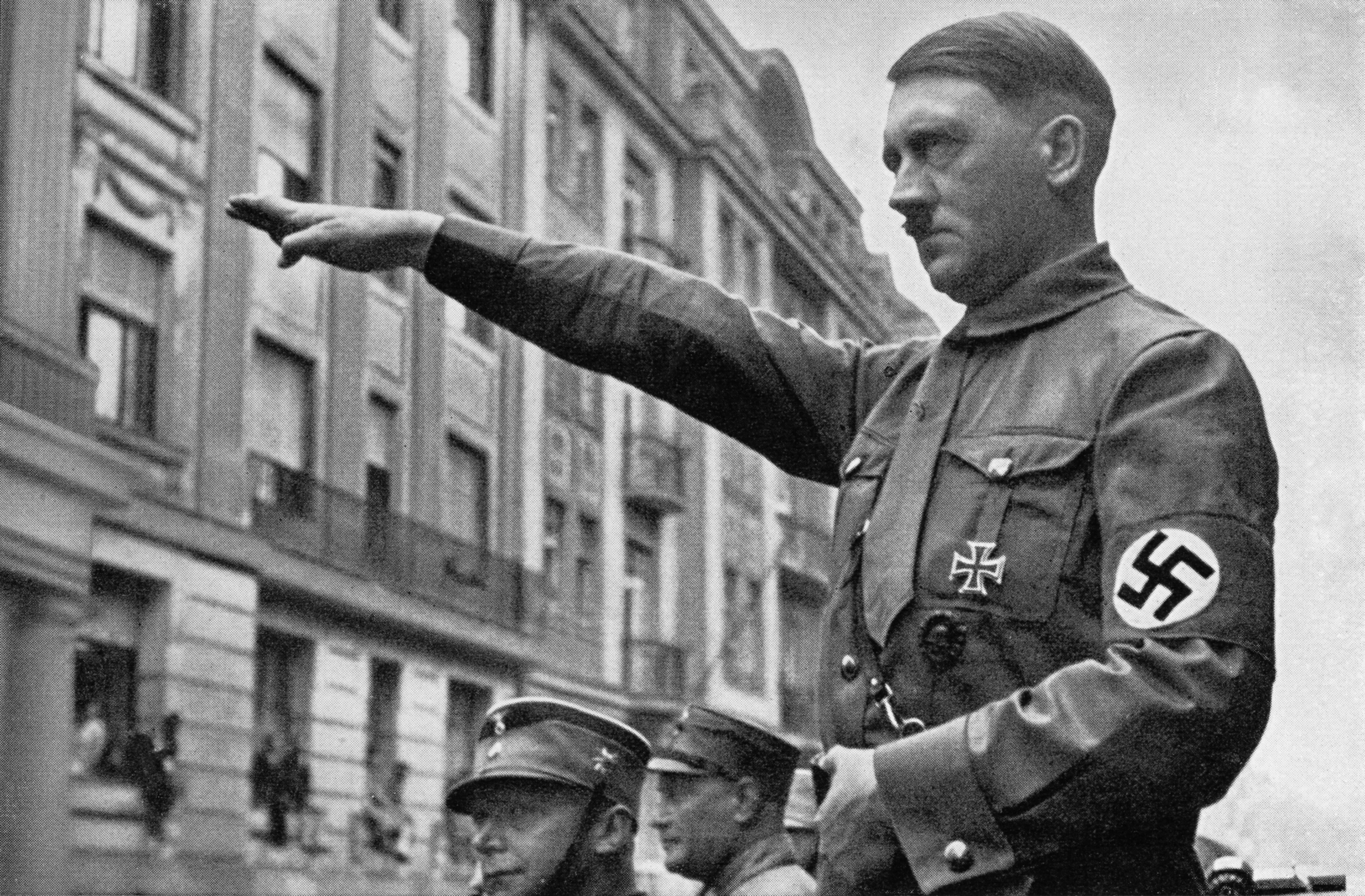 Hitler era un perezoso crónico, detestaba a los gatos y le explicaron mal la bomba atómica: todo lo que quería saber de Hitler y no sabía a quién preguntar