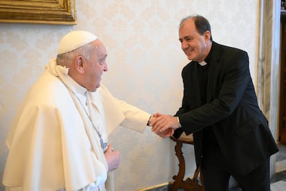 El papa Francisco, en un momento de su audiencia de este mircoles con la comunidad del colegio sacerdotal argentino de Roma.