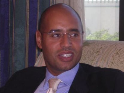 El hijo de Muamar Gadafi, Saif al Islam, en 2004.