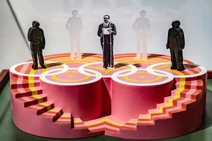 Maqueta del templete para la ceremonia de inauguración de los XIX juegos olímpicos de México 1968, vista en la exhibición.