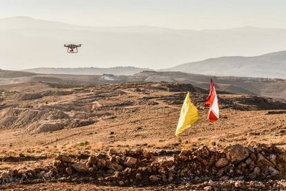 Un dron dirigido por Hezbolá sobrevuela el Yurud, región libanesa fronteriza con Siria, en julio de 2017.