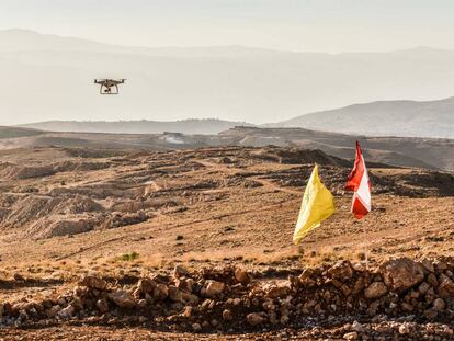 Un dron dirigido por Hezbolá sobrevuela el Yurud, región libanesa fronteriza con Siria, en julio de 2017.