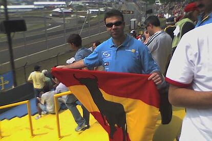 Muchos aficionados españoles celebraron el triunfo de Alonso en Brasil en el mismo circuito de Interlagos.