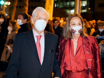 Isabel Preysler y Mario Vargas Llosa, a la salida del Auditorio Nacional  de Madrid en febrero.
