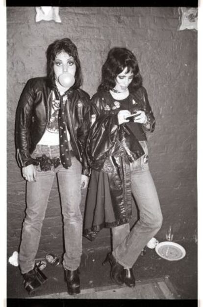 Gaye Advert y Joan Jett, 1977