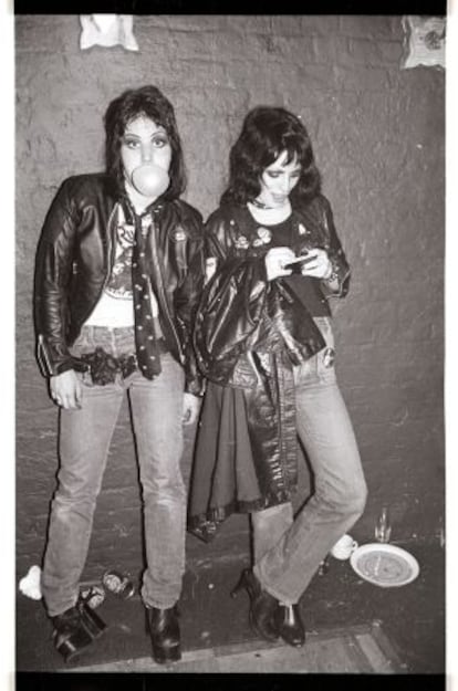 Gaye Advert y Joan Jett, 1977