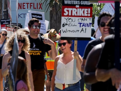 Manifestación de actores en huelga frente a las oficinas de Netflix en Los Ángeles.