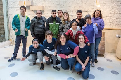 Cocineros y camareros del restaurante Alamesa.