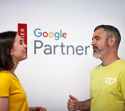 El CEO de La Teva Web, Francesc Sánchez,definiendo un briefing web con la diseñadora Celeste.