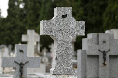 Tumbas del cementerio de La Almudena.