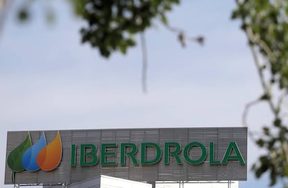 El logo de Iberdrola en su sede de Madrid. 