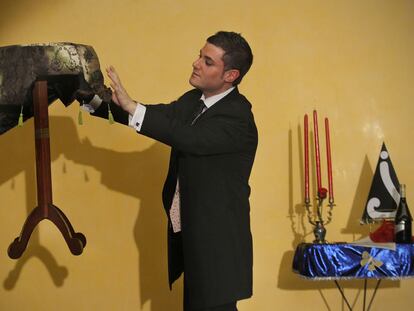 Mac Lupén, durante su actuación en la cena del Club de Ilusionistas Profesionales de ayer.