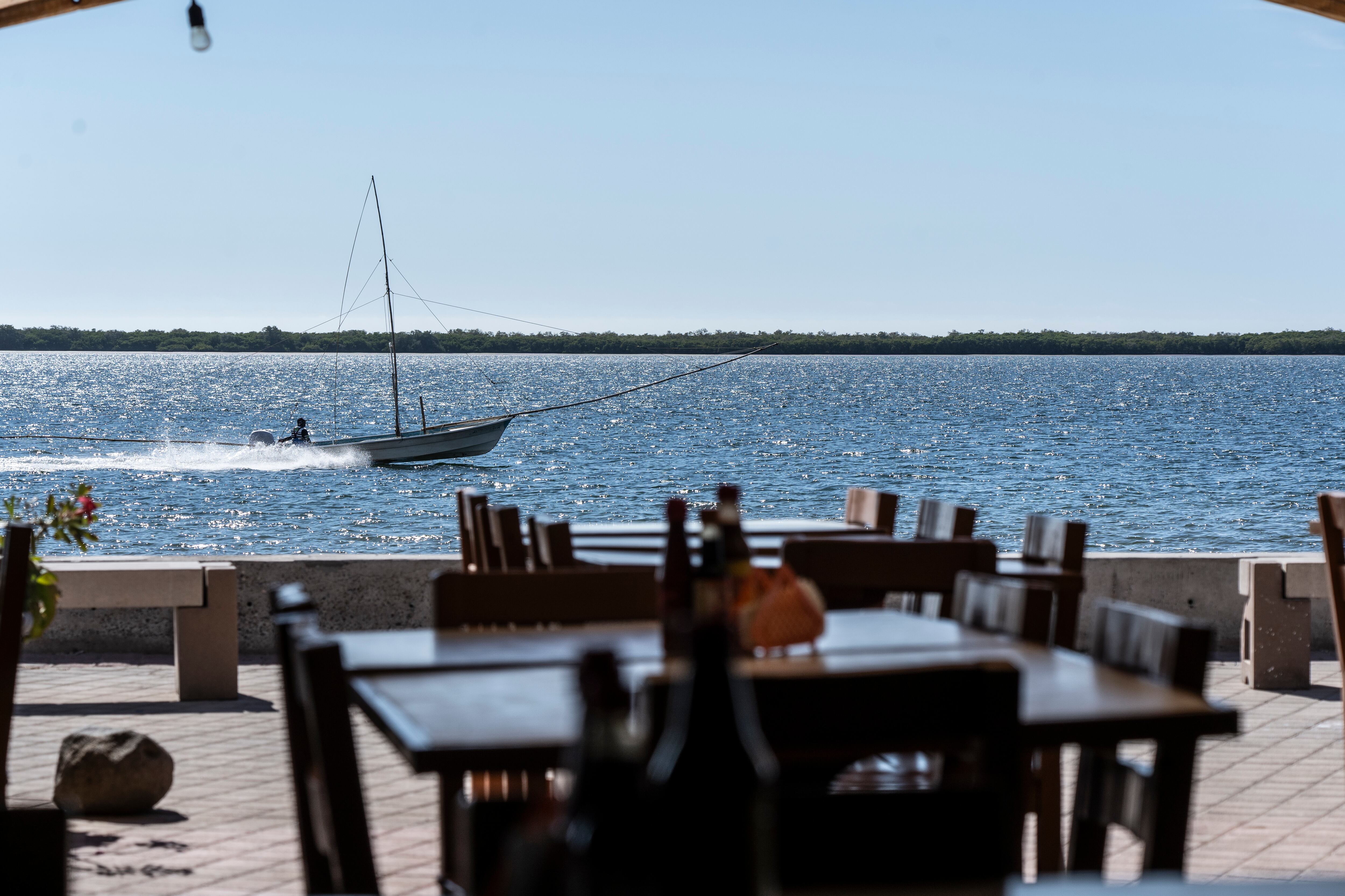 Restaurantes vacíos en Altata, Navolato. 