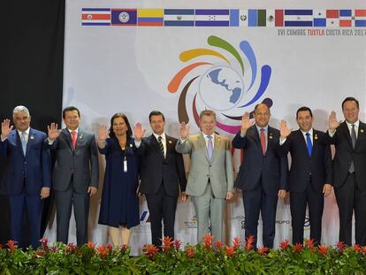 Los presidentes de M&eacute;xico, Colombia, Costa Rica, Guatemala, Panam&aacute; en la Cumbre de Tuxtla.
