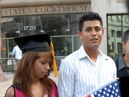 Jóvenes hispanos, ante un tribunal de Alabama.