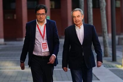 El expresidente del Gobierno José Luis Rodríguez Zapatero (d) y el secretario general del PSOE madrileño, Óscar López.