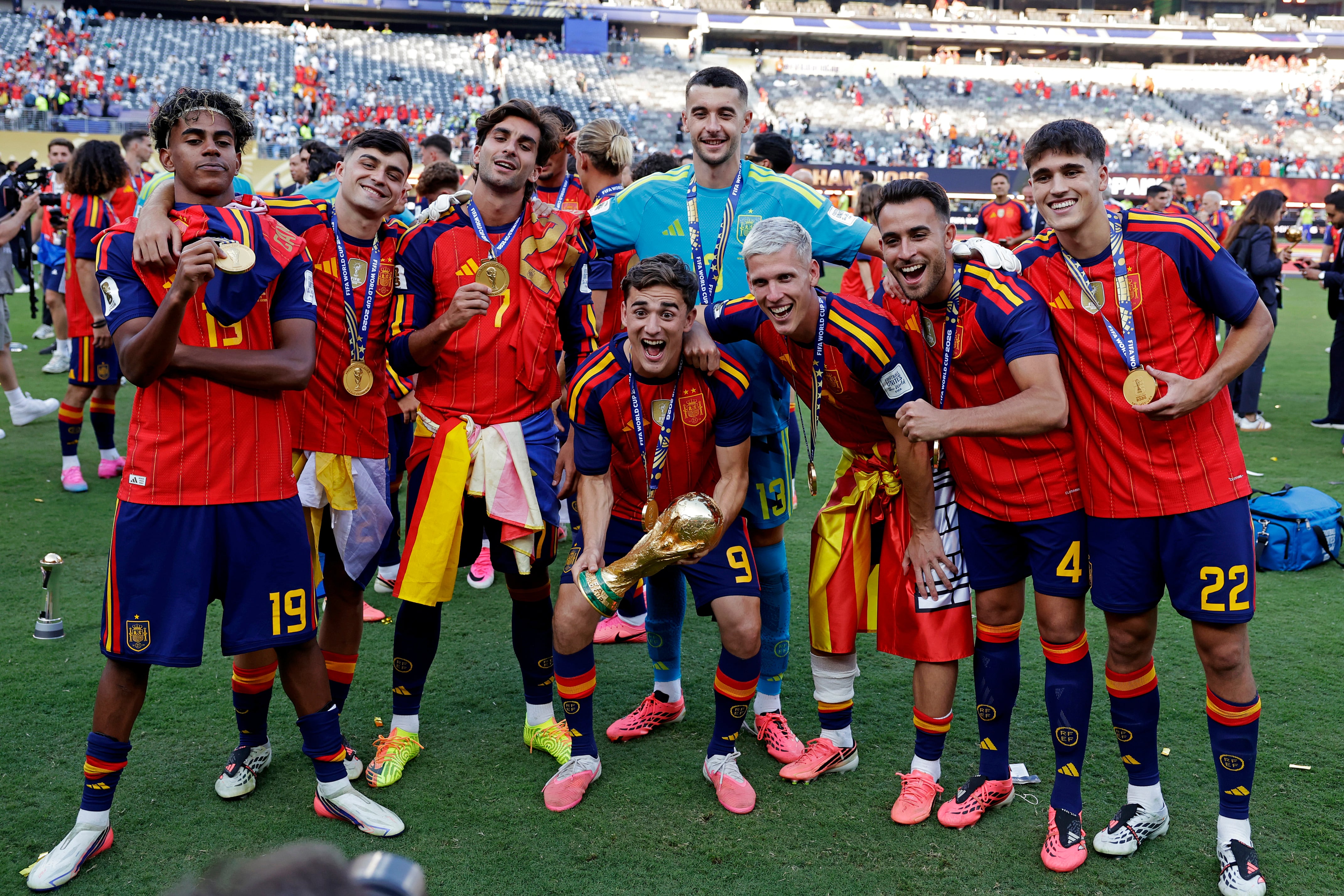 La Masia, el hilo que conecta al Barcelona con las dos estrellas de España