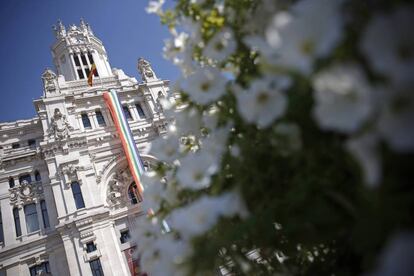 El Ayuntamiento de Madrid con motivo del comienzo de la semana del orgullo gay.