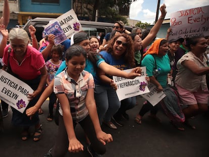 Women in El Salvador celebrate the release of Evelyn Hernández, who was sentenced to 30 years in prison for a suspected abortion.