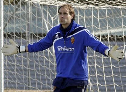 López Vallejo, uno de los futbolistas supuestamente implicados, ayer en el entrenamiento del Zaragoza.