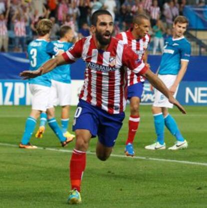 Arda celebra su gol.