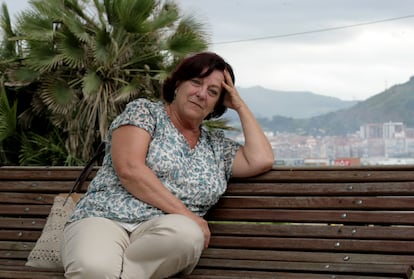 Cristina Blanco en el muelle de Ereaga (Getxo). Perdió a su marido por suicidio. 