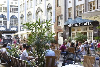 Terrazas en uno de los barrios de moda de Berl&iacute;n.