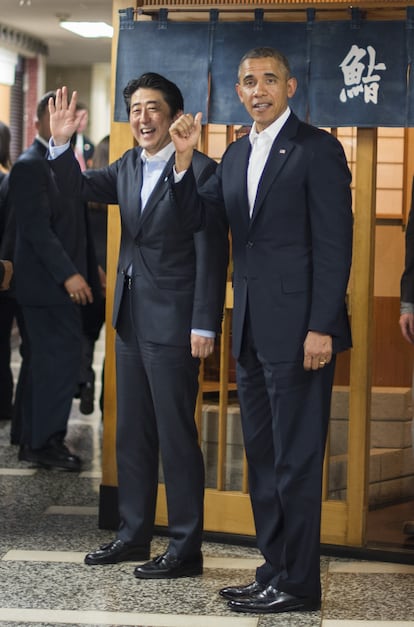 Obama y Shinzo Abe tras su comida privada en Sukiyabashi Jiro en Tokio.