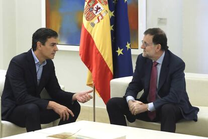 Mariano Rajoy y Pedro S&aacute;nchez reunidos en el Palacio de la Moncloa. 